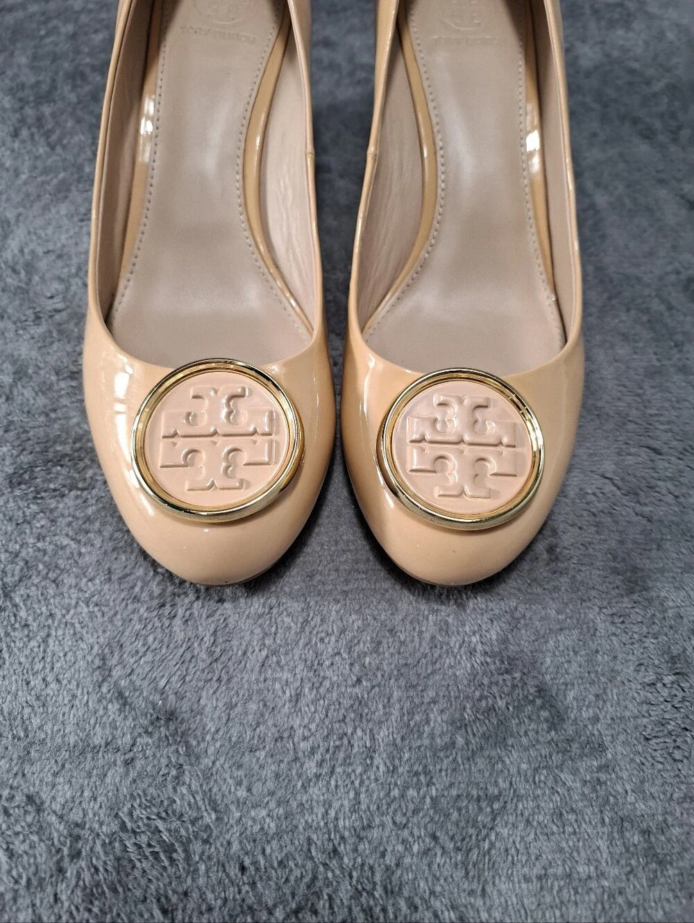 Tory Burch Blush Patent Leather Pumps with Gold Logo Medallion Sz 8.5
